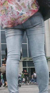 大屁股灰牛从下往上看