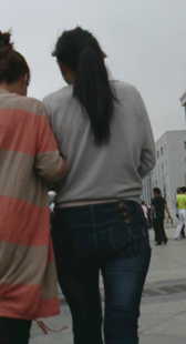 街拍大屁股成熟少妇