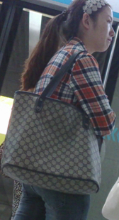 地铁牛仔小少妇