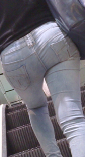 大屁股白牛上电梯