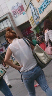 包臀牛仔上衣有点透明