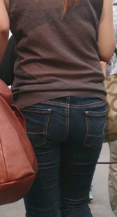 街拍大屁股黑紧牛