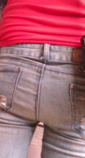 大屁股牛仔少妇买鞋子