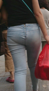 白紧包臀很会扭