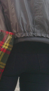 等公交包臀黑牛