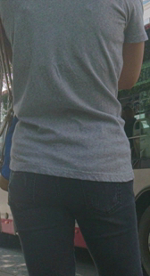 公交站紧身黑牛