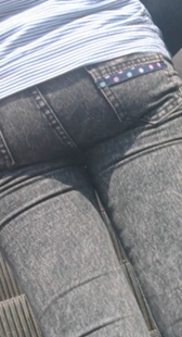 包臀紧身灰牛上电梯