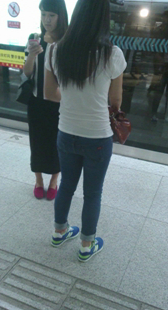 地铁包臀小少妇