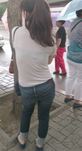 等公交大屁股紧牛