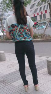 高跟牛仔少妇腰细屁股大