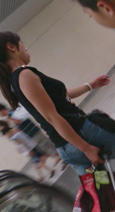 地铁包臀牛仔小少妇