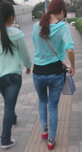 细腰圆臀蓝牛小妹