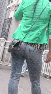 灰紧圆臀小少妇