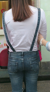 背带蓝紧牛大屁股