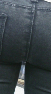 商场翘臀黑牛少妇