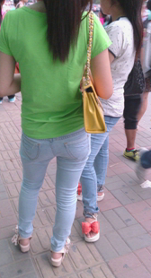 灰牛小妹等公交