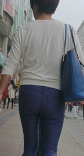 超紧包臀成熟少妇