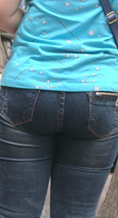 大屁股黑牛大妈