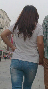 性感包臀牛仔宽臀小妹