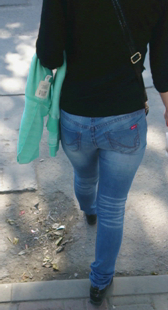 跟拍牛仔包臀少妇视频