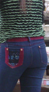 超市宽臀蓝紧牛