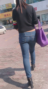 牛仔包臀少妇还露腰