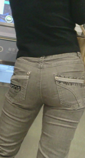 灰牛少妇站着都变形