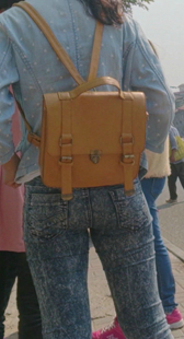 大屁股灰牛等公交