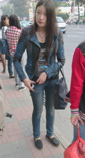 街拍靓丽紧牛小妹