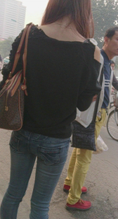 公交站灰紧牛仔