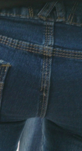 公交站圆臀紧牛