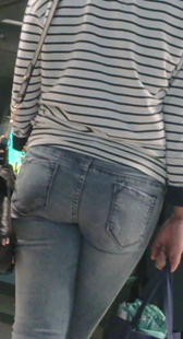 地铁大屁股牛仔少妇