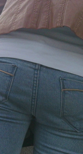 街拍紧身蓝牛小妹视频