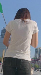 街拍紧身黑牛小妹视频