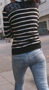 街拍超紧牛仔小妹