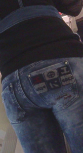 翘臀蓝牛少妇上电梯