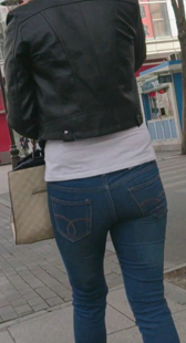 成熟牛仔少妇走路就是会扭