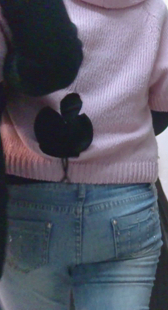 商场紧身灰牛小妹