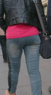 街拍牛仔两少妇