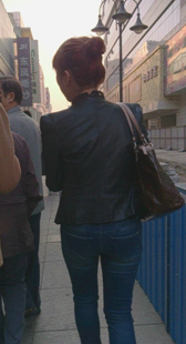 跟拍紧身蓝牛小妹视频