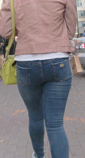 圆臀蓝牛仔少妇