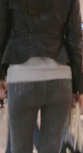 服装店灰牛包臀