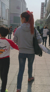 大街上包臀牛仔