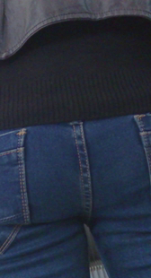 大屁股蓝牛上电梯