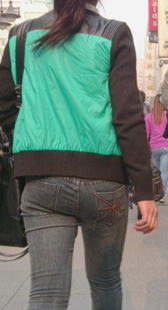 跟拍包臀黑牛少妇