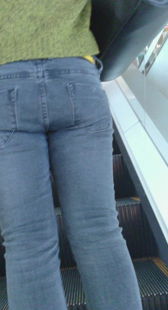 丰臀蓝牛上电梯