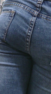 超市少妇一身牛仔