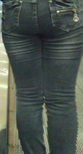 大屁股黑牛上电梯