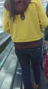 圆臀小少妇上电梯