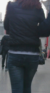 街拍黑紧牛少妇视频